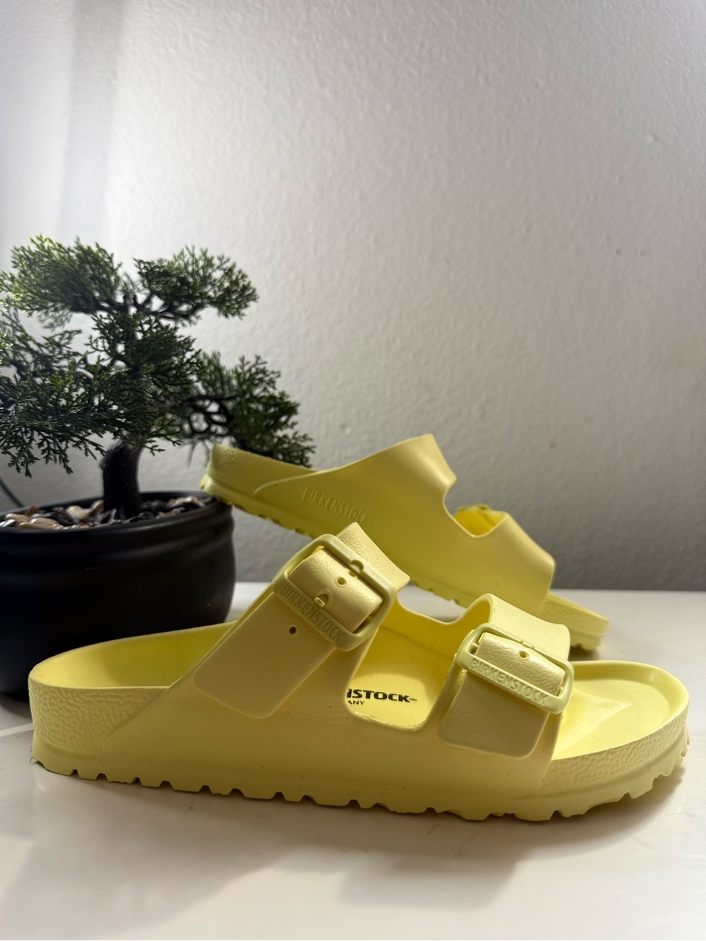 Birkenstock Arizona EVA women size 7 Sandals in Pastel Yellow